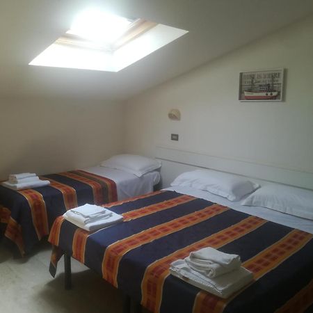 Hotel Derna Viareggio Exterior photo