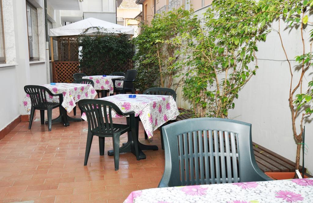Hotel Derna Viareggio Exterior photo
