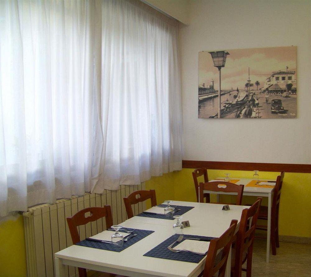 Hotel Derna Viareggio Exterior photo