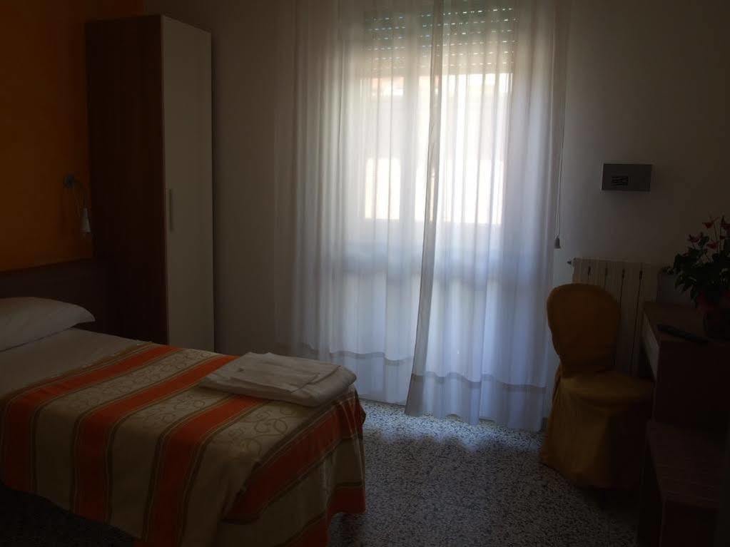 Hotel Derna Viareggio Exterior photo