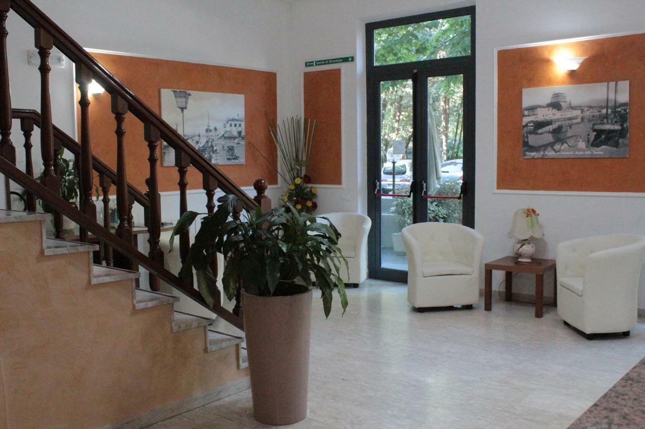 Hotel Derna Viareggio Exterior photo