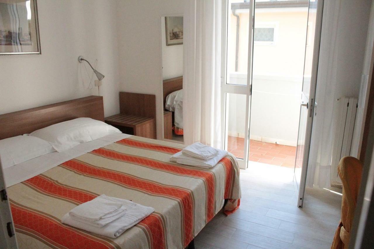 Hotel Derna Viareggio Exterior photo